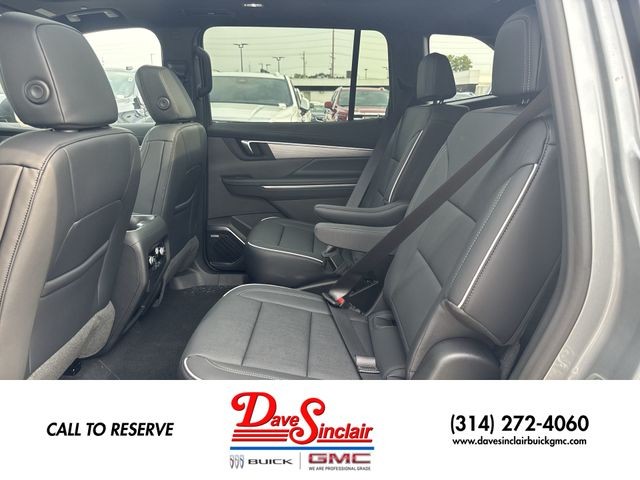 Buick Enclave Vehicle Full-screen Gallery Image 23