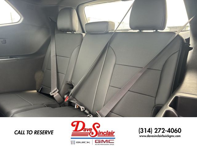 Buick Enclave Vehicle Full-screen Gallery Image 24