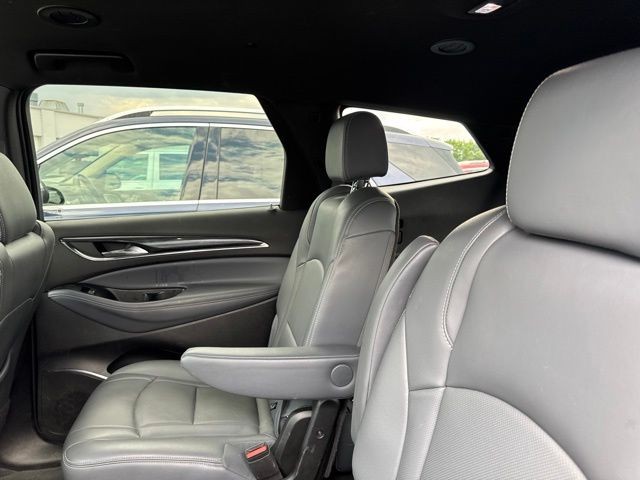 Buick Enclave Vehicle Full-screen Gallery Image 09