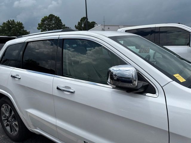 Jeep Grand Cherokee Vehicle Full-screen Gallery Image 06