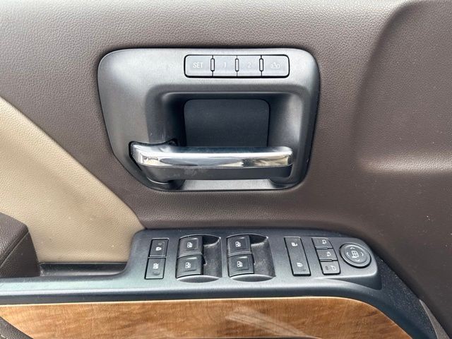 Chevrolet Silverado 1500 Vehicle Full-screen Gallery Image 12