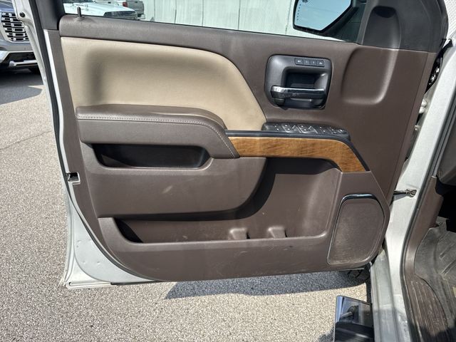 Chevrolet Silverado 1500 Vehicle Full-screen Gallery Image 25