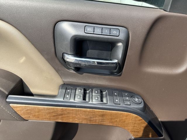 Chevrolet Silverado 1500 Vehicle Full-screen Gallery Image 26