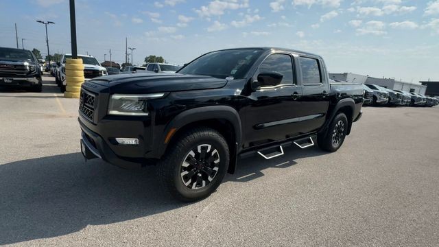 Nissan Frontier Vehicle Full-screen Gallery Image 05
