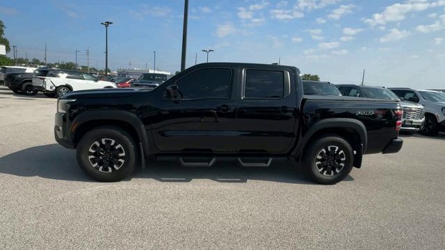 Nissan Frontier Vehicle Full-screen Gallery Image 06