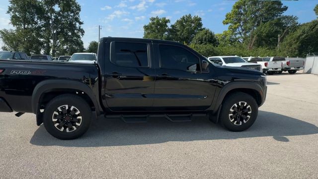 Nissan Frontier Vehicle Full-screen Gallery Image 11