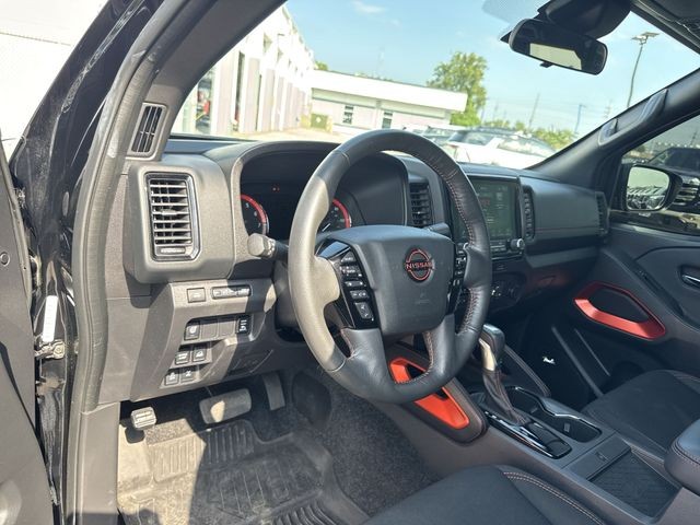 Nissan Frontier Vehicle Full-screen Gallery Image 13