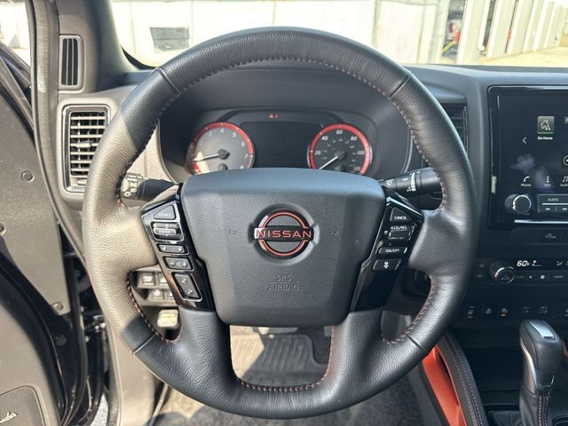 Nissan Frontier Vehicle Full-screen Gallery Image 14