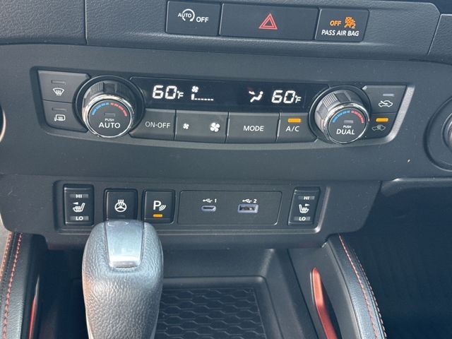 Nissan Frontier Vehicle Full-screen Gallery Image 22
