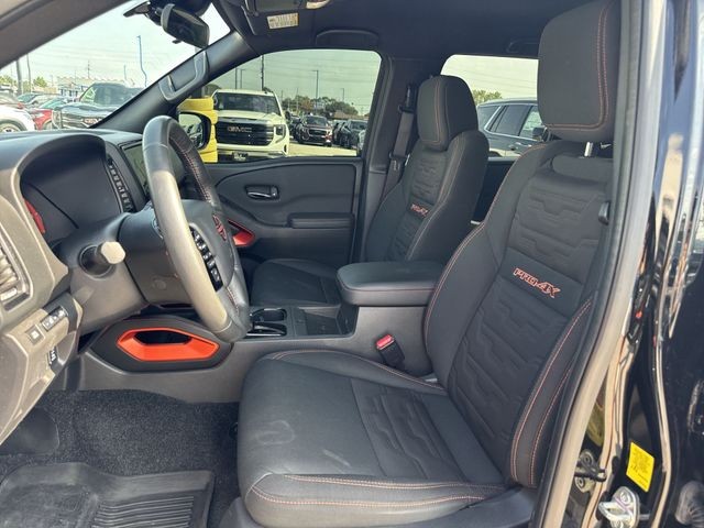 Nissan Frontier Vehicle Full-screen Gallery Image 23
