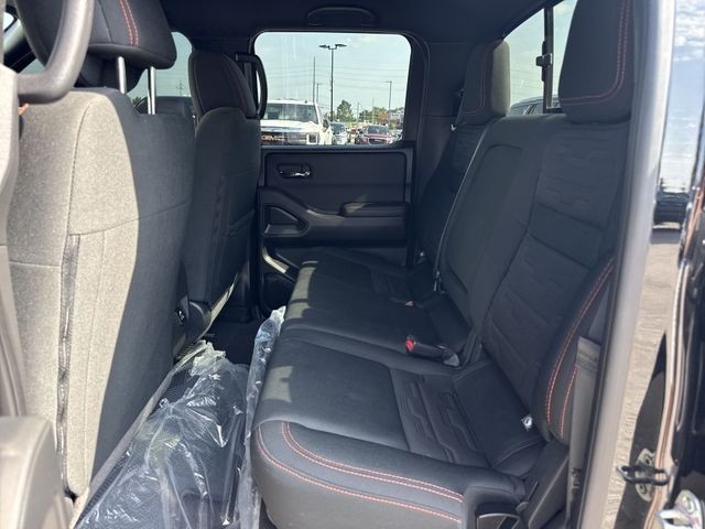 Nissan Frontier Vehicle Full-screen Gallery Image 28