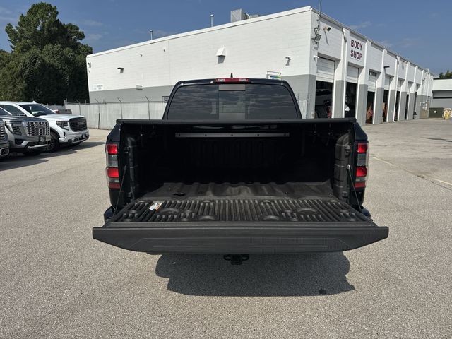 Nissan Frontier Vehicle Full-screen Gallery Image 29