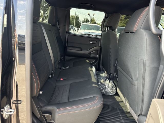 Nissan Frontier Vehicle Full-screen Gallery Image 30