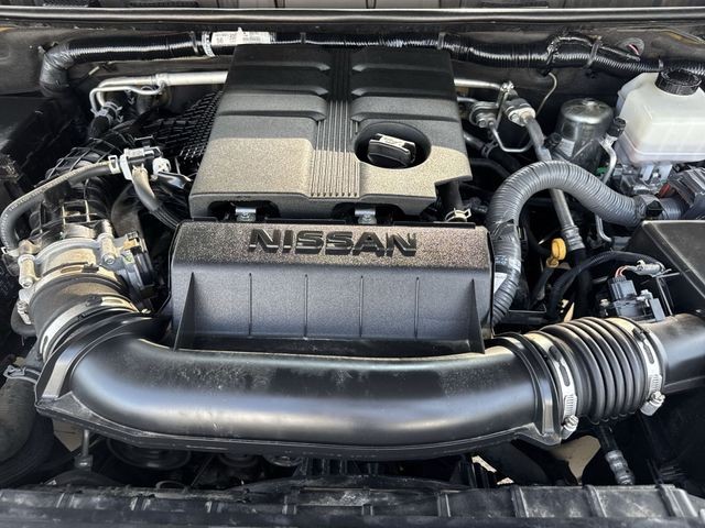 Nissan Frontier Vehicle Full-screen Gallery Image 33