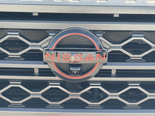 Nissan Frontier Vehicle Full-screen Gallery Image 34
