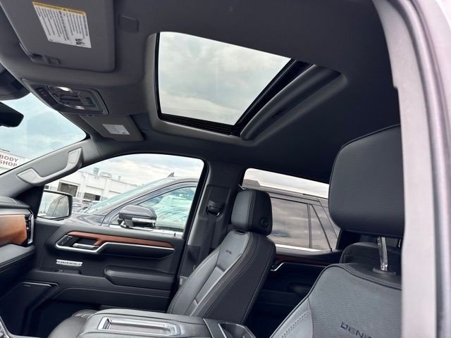 GMC Sierra 1500 Vehicle Full-screen Gallery Image 14