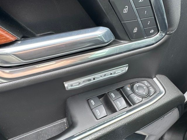 GMC Sierra 1500 Vehicle Full-screen Gallery Image 15