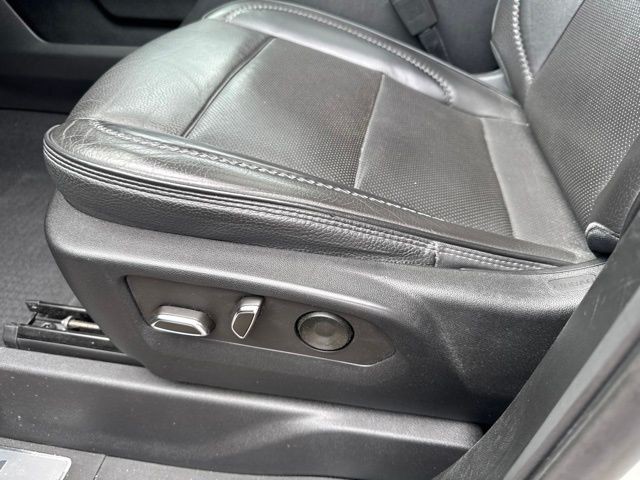 GMC Sierra 1500 Vehicle Full-screen Gallery Image 17