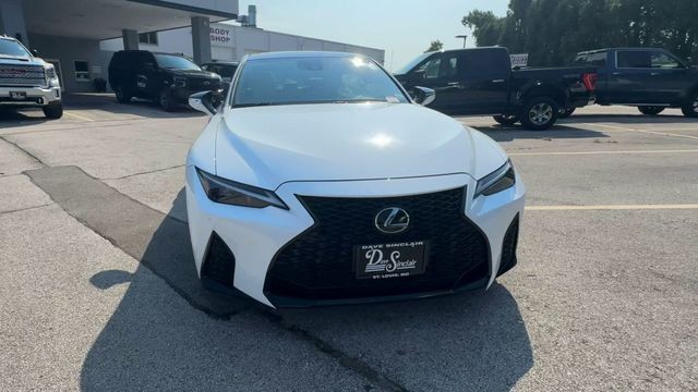 Lexus IS Vehicle Full-screen Gallery Image 03