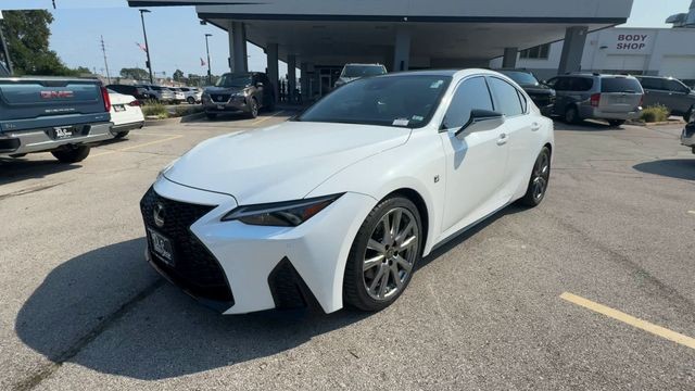 Lexus IS Vehicle Full-screen Gallery Image 05