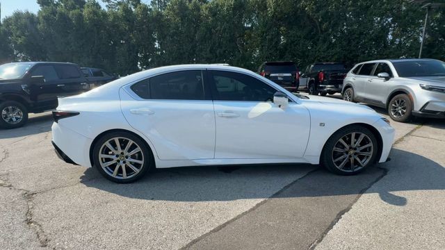 Lexus IS Vehicle Full-screen Gallery Image 11