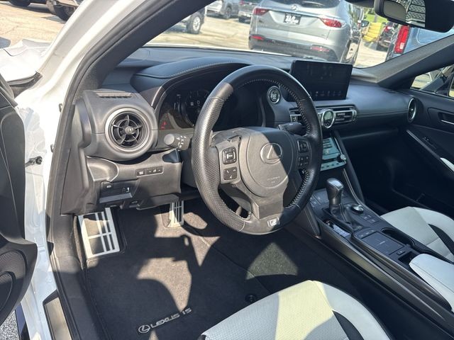 Lexus IS Vehicle Full-screen Gallery Image 13