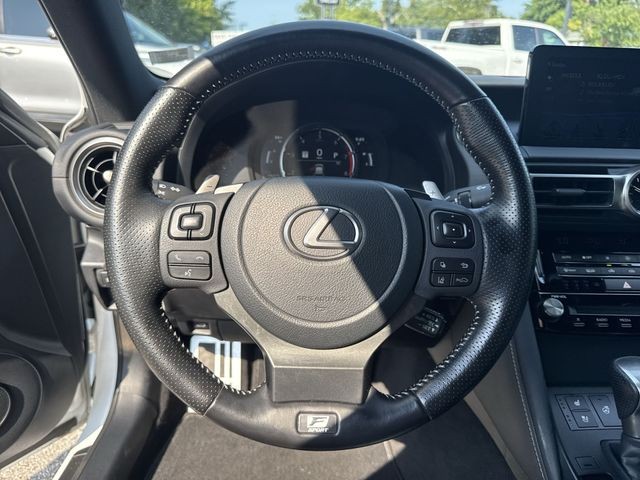 Lexus IS Vehicle Full-screen Gallery Image 14