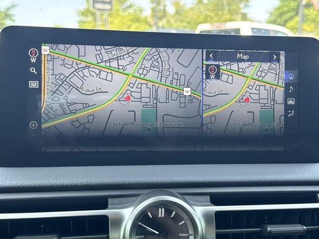 Lexus IS Vehicle Full-screen Gallery Image 18