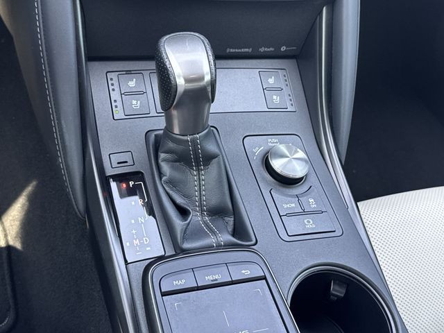 Lexus IS Vehicle Full-screen Gallery Image 20