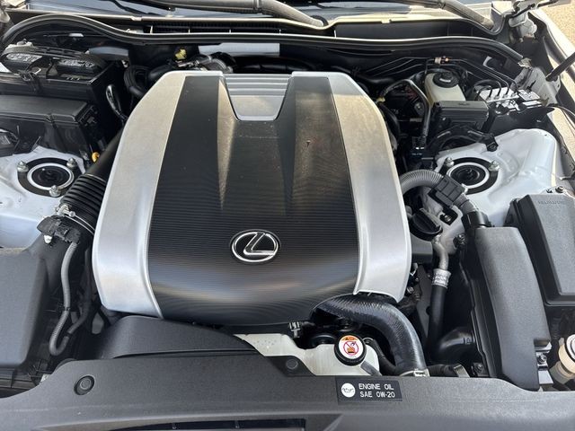 Lexus IS Vehicle Full-screen Gallery Image 34