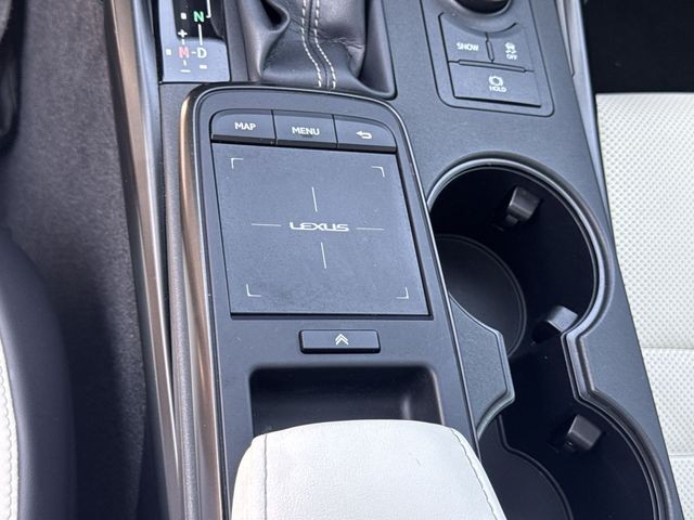 Lexus IS Vehicle Full-screen Gallery Image 39