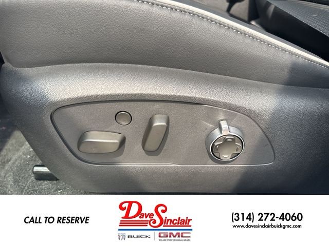 Buick Enclave Vehicle Full-screen Gallery Image 12