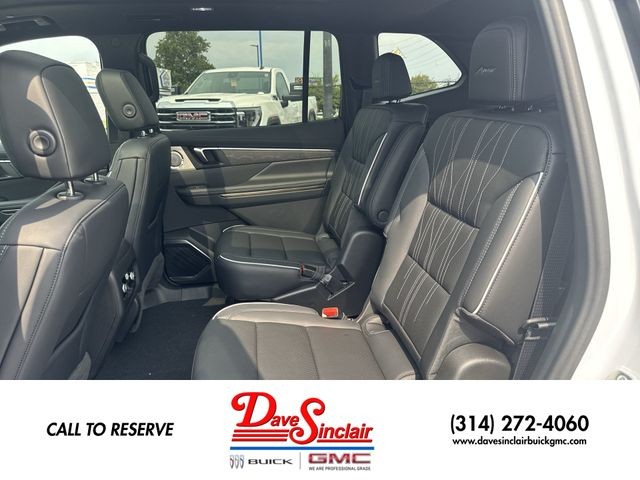 Buick Enclave Vehicle Full-screen Gallery Image 23