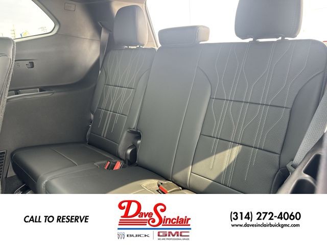 Buick Enclave Vehicle Full-screen Gallery Image 24