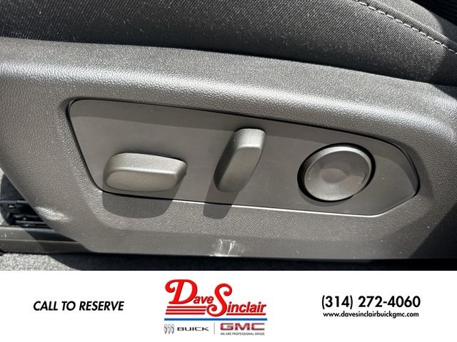 GMC Canyon Vehicle Full-screen Gallery Image 12