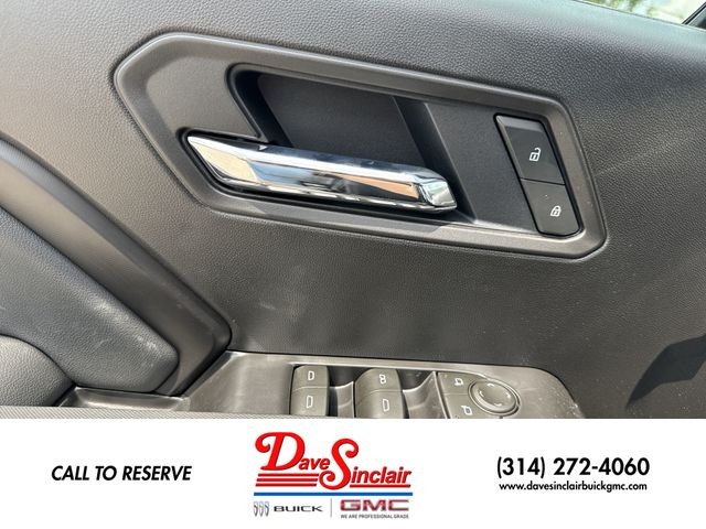 GMC Canyon Vehicle Full-screen Gallery Image 13