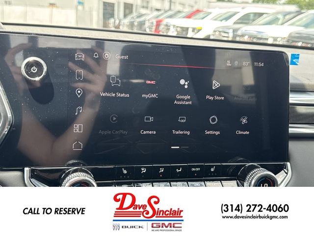 GMC Canyon Vehicle Full-screen Gallery Image 16