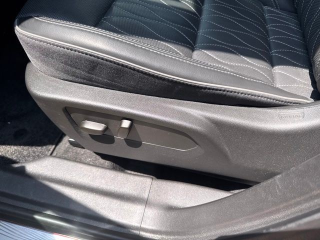 Buick Envision Vehicle Full-screen Gallery Image 11