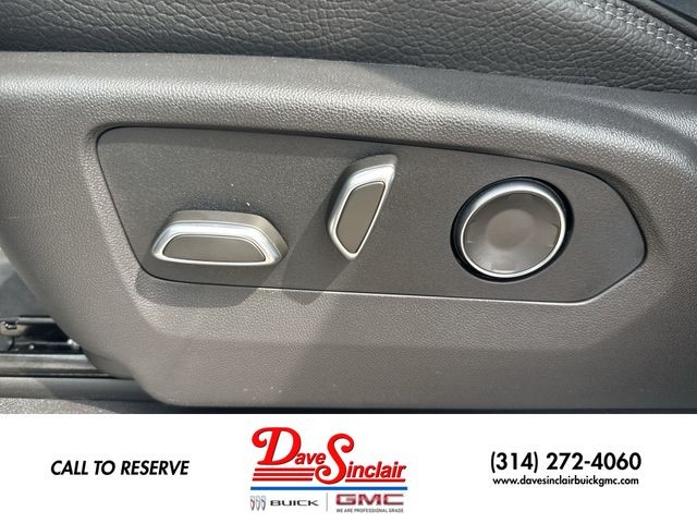 GMC Sierra 1500 Vehicle Full-screen Gallery Image 12