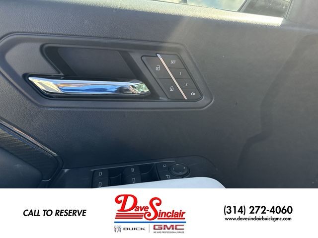 GMC Canyon Vehicle Full-screen Gallery Image 13