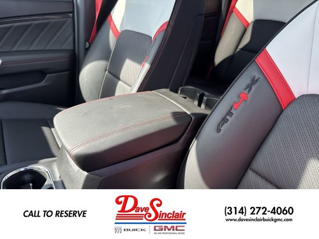 GMC Canyon Vehicle Full-screen Gallery Image 21