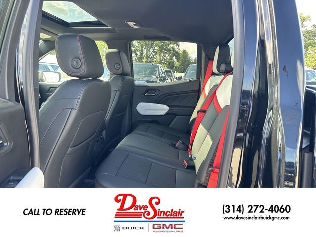 GMC Canyon Vehicle Full-screen Gallery Image 23