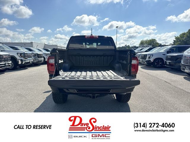 GMC Canyon Vehicle Full-screen Gallery Image 24