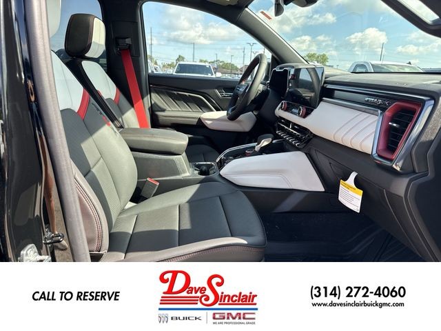 GMC Canyon Vehicle Full-screen Gallery Image 25