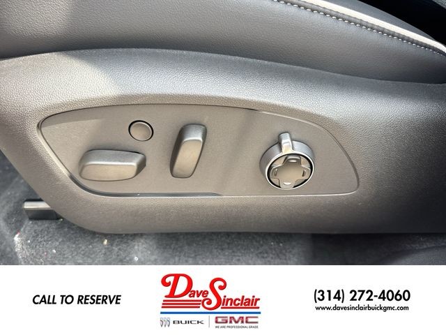 Buick Enclave Vehicle Full-screen Gallery Image 12