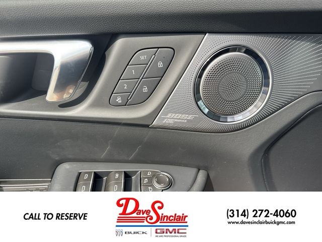 Buick Enclave Vehicle Full-screen Gallery Image 13