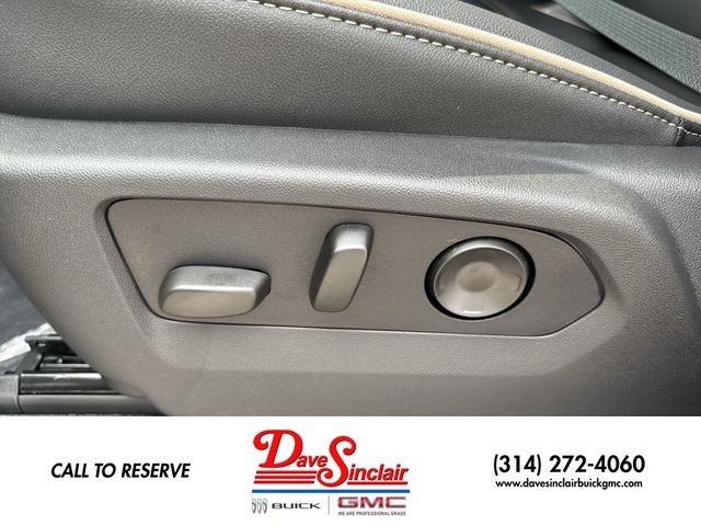 GMC Yukon XL Vehicle Full-screen Gallery Image 12