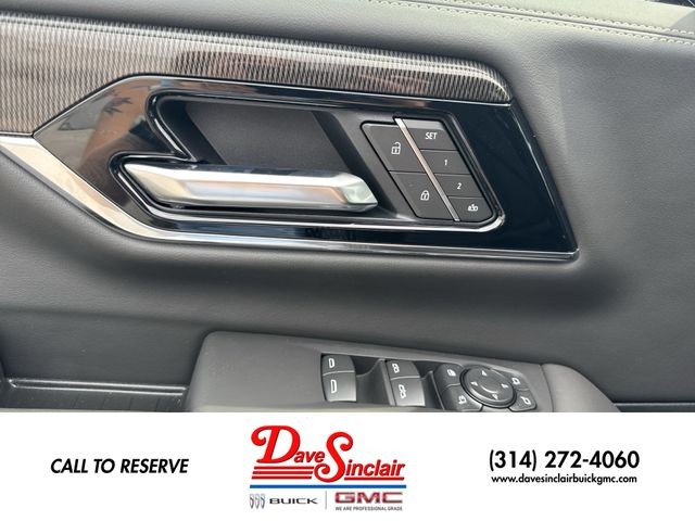 GMC Yukon XL Vehicle Full-screen Gallery Image 13