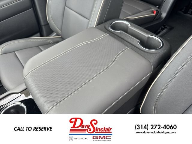 GMC Yukon XL Vehicle Full-screen Gallery Image 21