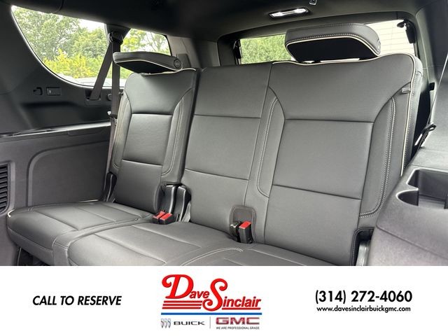 GMC Yukon XL Vehicle Full-screen Gallery Image 24
